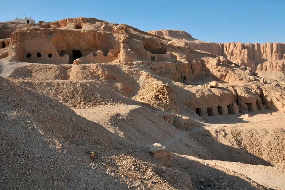 مقابر النبلاء و دير المدينه و معبد هابو